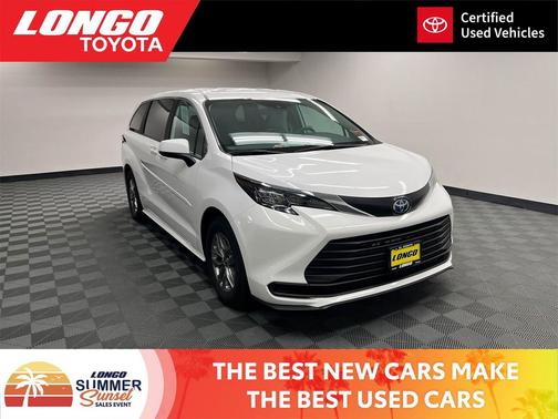 2025 Toyota Sienna LE