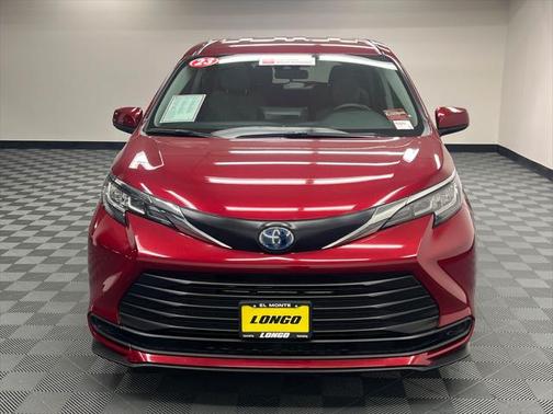2023 Toyota Sienna LE