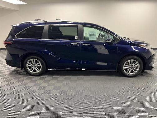 2023 Toyota Sienna Limited
