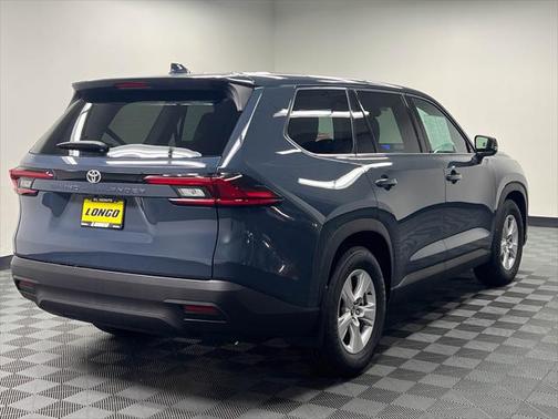 2025 Toyota Highlander LE