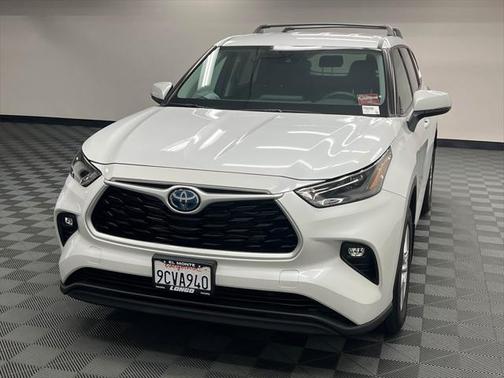 2022 Toyota Highlander Hybrid LE