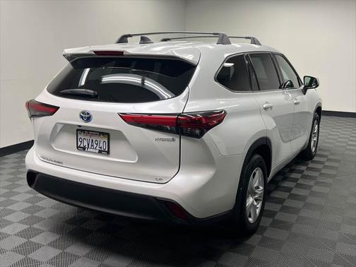 2022 Toyota Highlander Hybrid LE
