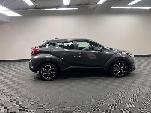 2022 Toyota C-HR XLE