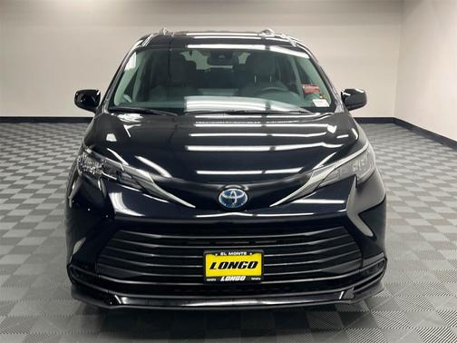 2024 Toyota Sienna LE