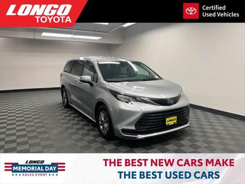 2023 Toyota Sienna LE