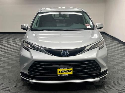 2023 Toyota Sienna LE