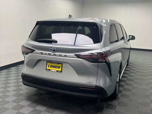2023 Toyota Sienna LE