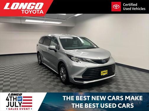 2023 Toyota Sienna LE