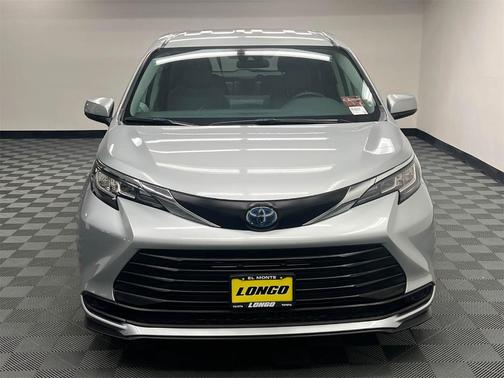 2023 Toyota Sienna LE