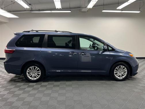 2016 Toyota Sienna XLE