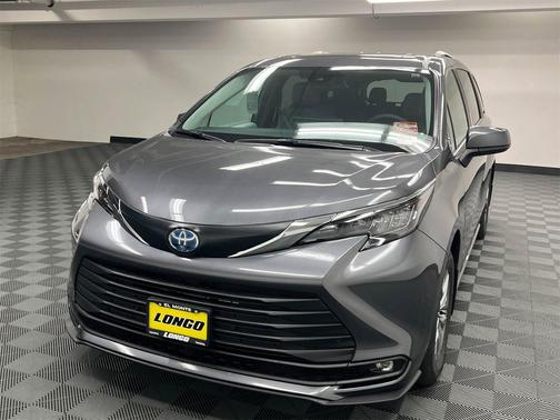 2025 Toyota Sienna XLE