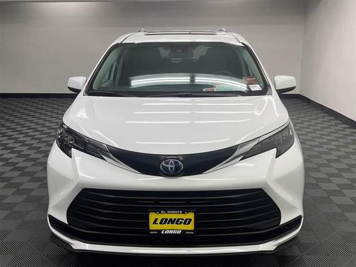 2024 Toyota Sienna LE
