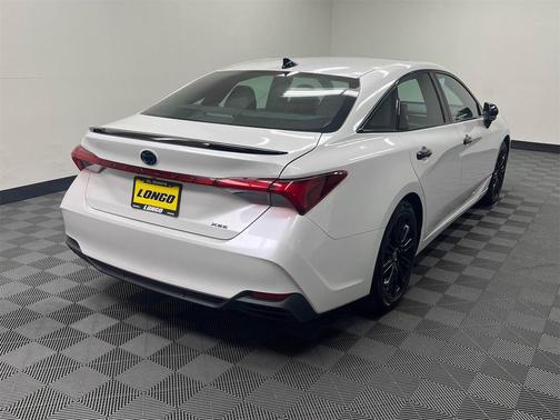 2022 Toyota Avalon Hybrid XSE