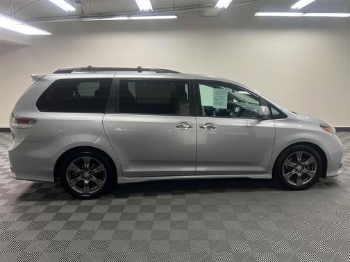 2017 Toyota Sienna SE Premium