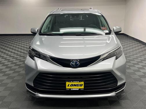 2024 Toyota Sienna LE