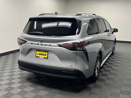 2024 Toyota Sienna LE