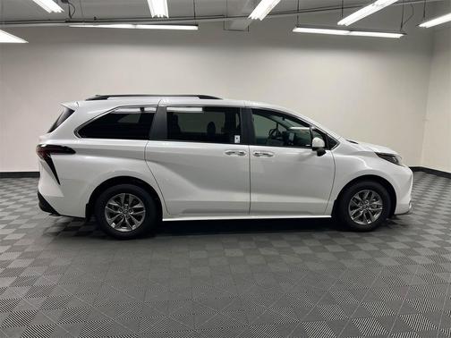 2025 Toyota Sienna XLE