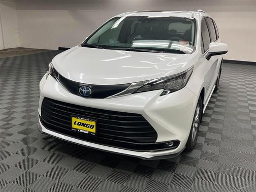 2025 Toyota Sienna XLE