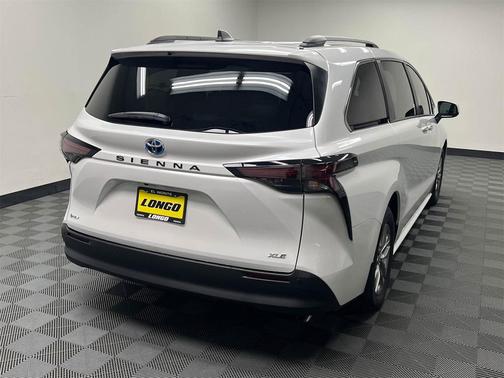 2025 Toyota Sienna XLE