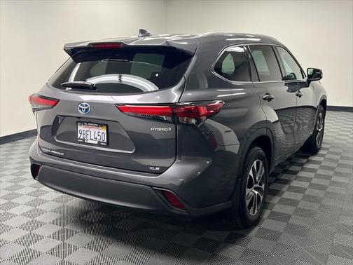 2022 Toyota Highlander Hybrid XLE