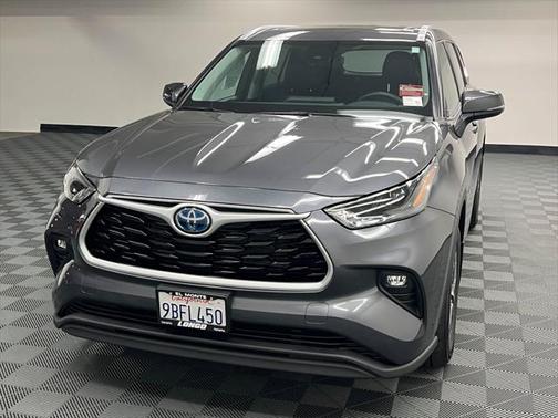 2022 Toyota Highlander Hybrid XLE