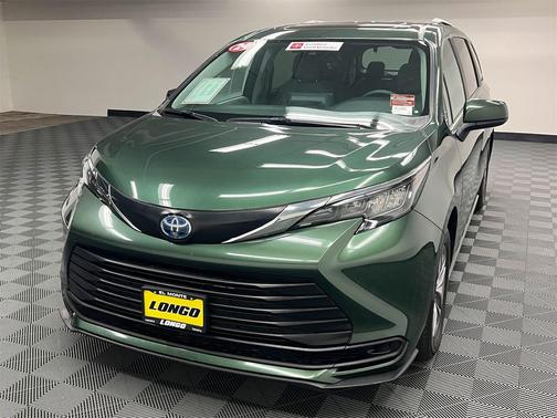 2024 Toyota Sienna LE