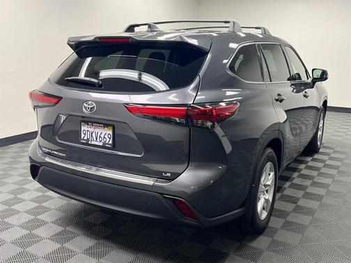2022 Toyota Highlander LE