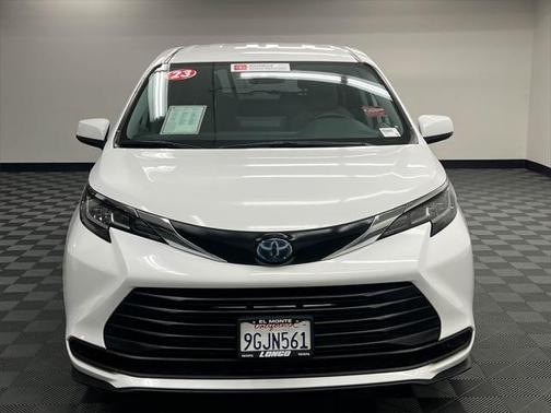 2023 Toyota Sienna LE