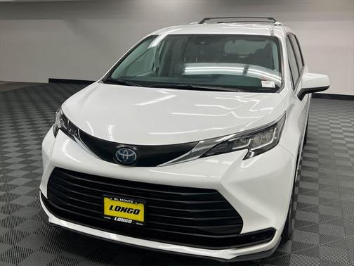 2021 Toyota Sienna LE