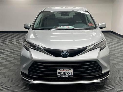 2023 Toyota Sienna LE