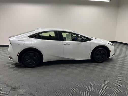 2025 Toyota Prius L