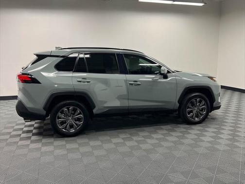 2022 Toyota RAV4 Hybrid XLE Premium