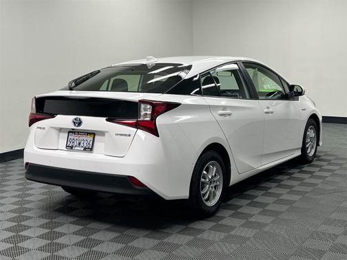2022 Toyota Prius LE