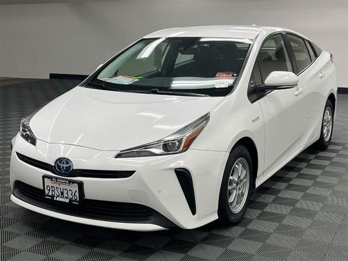 2022 Toyota Prius LE