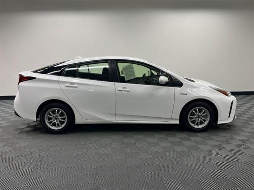 2022 Toyota Prius LE