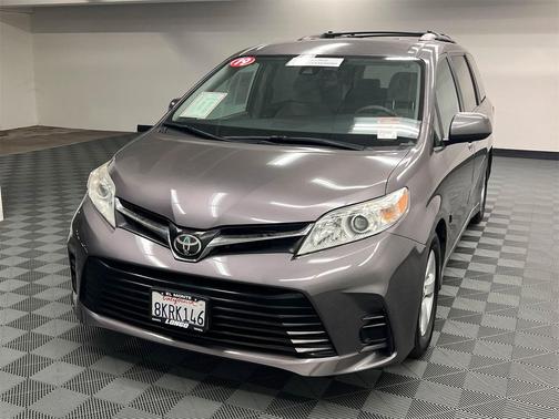 2019 Toyota Sienna LE