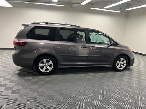 2019 Toyota Sienna LE