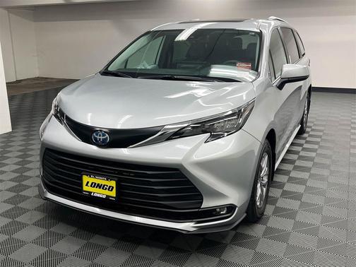 2025 Toyota Sienna XLE