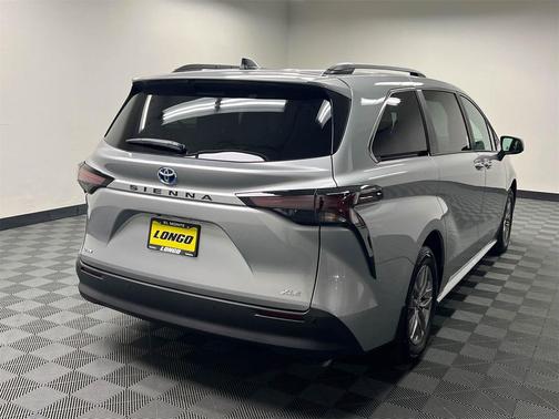 2025 Toyota Sienna XLE