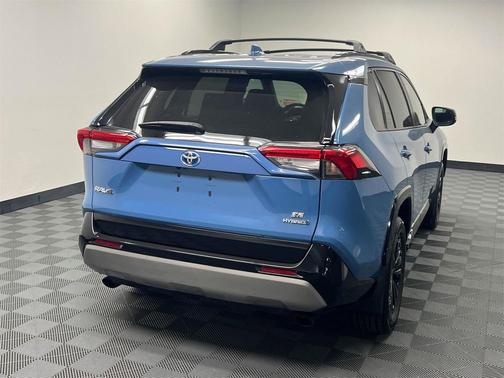 2022 Toyota RAV4 Hybrid SE