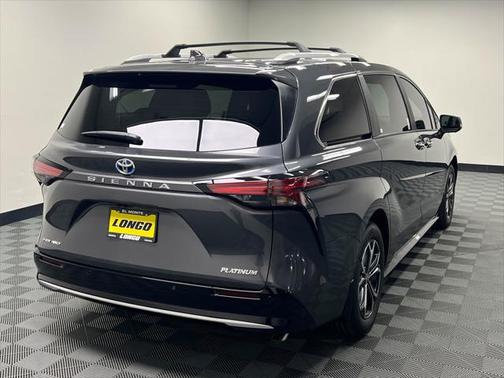 2025 Toyota Sienna Platinum 7 Passenger