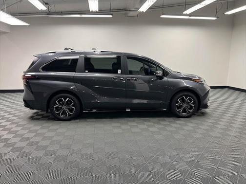 2025 Toyota Sienna Platinum 7 Passenger