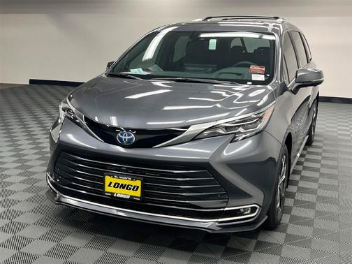 2025 Toyota Sienna Platinum 7 Passenger