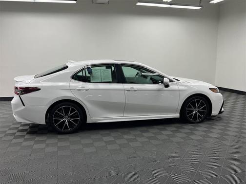 2024 Toyota Camry Hybrid SE