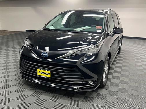 2025 Toyota Sienna XLE