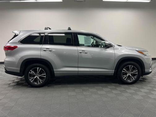 2017 Toyota Highlander LE I4