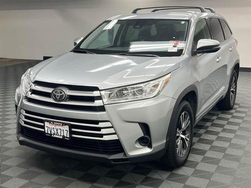 2017 Toyota Highlander LE I4