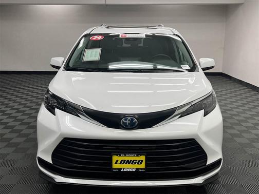 2024 Toyota Sienna LE
