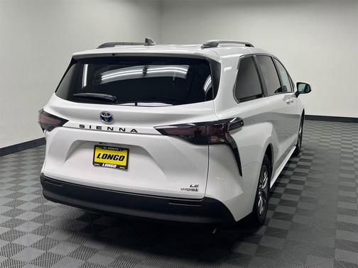 2024 Toyota Sienna LE
