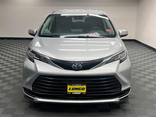 2023 Toyota Sienna LE